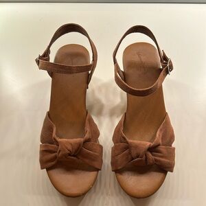 Universal Thread Clog Sandals